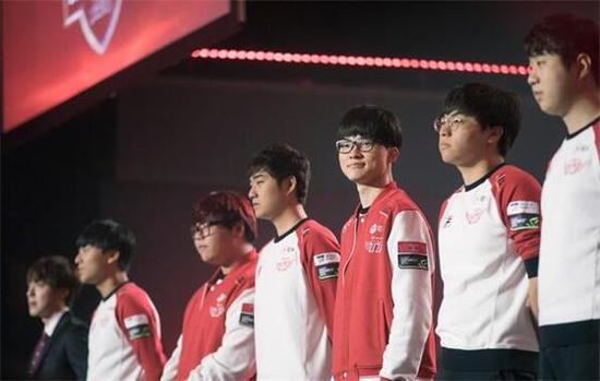 美记：快船没明确提到要裁掉保罗，可能等12月15日后再交易他