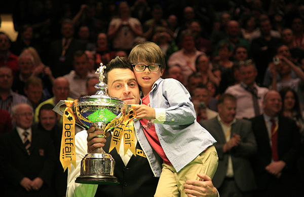 更是一个亲 更是一个亲