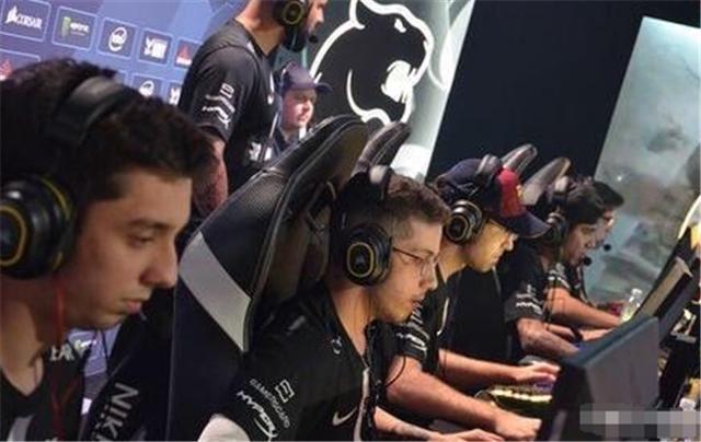 莱万的锋线 莱万的锋线